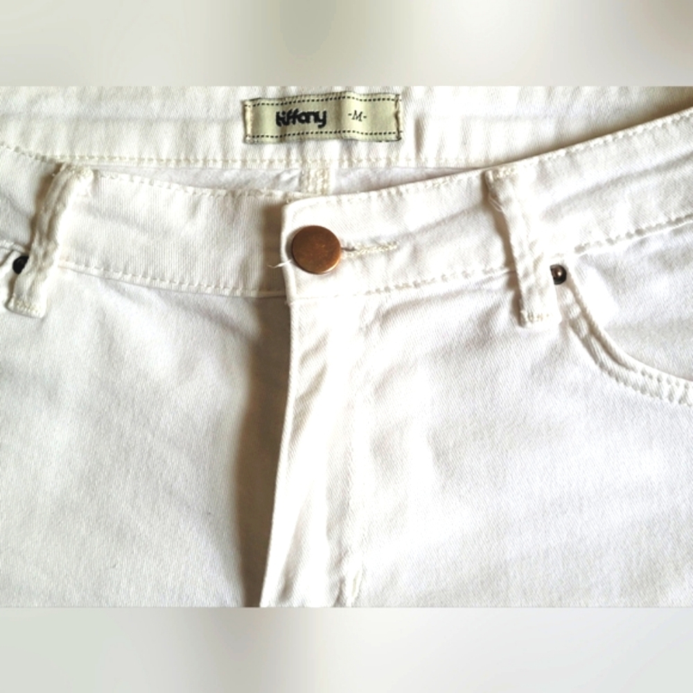 Women Tiffany Brand white pre-loved shorts Medium - Picture 9 of 9